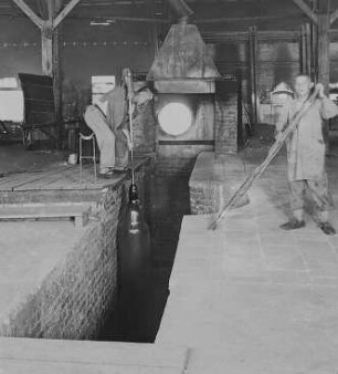 Schwenken einer Walze : Technikgeschichte | Technik und Wirtschaft | Glas | Tafelglas