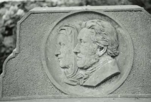 Grabplatte für die Eltern des Künstlers Caroline Salome und Friedrich Ehregott Rietschel