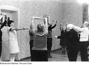 Seniorengymnastik im "Klub der Volkssolidarität Dr. Richard Schmincke"