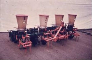 Fotografie: Sätechnik, Einzelkornsaat, Mais, Einzelkornsämaschine, Unterfußdüngung
