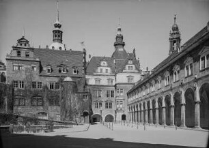 Stallhof und Kanzlei
