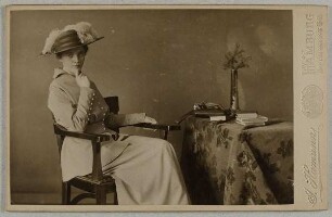 Frauenporträt mit Hut