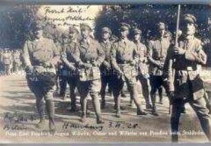 Fotopostkarte von einem Aufmarsch des Stahlhelm mit den preußischen Ex-Prinzen in der ersten Reihe, mit handschriftlicher Widmung von August Wilhelm