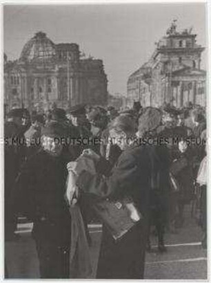 Schwarzmarkt vor dem Reichstag