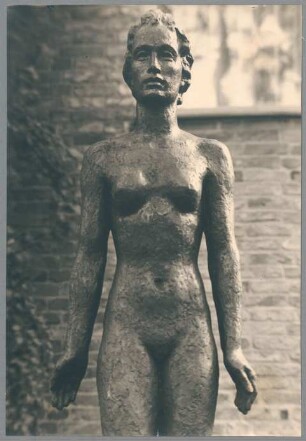 Frauenstatue II, Detail, 1929, Bronze