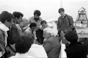 31. Tagung 1981 (29.6.-3.7.) Mediziner; Gruppen bei der Maikäferrede: Runde mit Konrad Lorenz