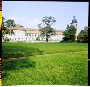 Adolphseck: Schloss, weiter weg