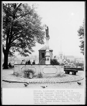 Lindenhof-Brunnen mit Standbild der "Tapferen Züricherin von 1292"