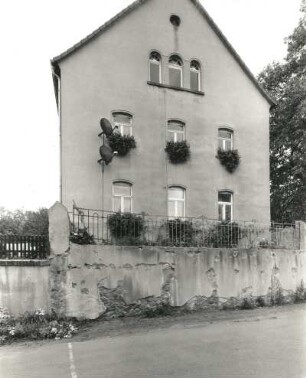 Wurzen-Dehnitz, Dorfstraße 7. Dreiseithof (1801/1900). Linkes Wohnstallhaus