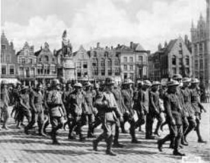 Marsch kriegsgefangener Engländer in Brügge