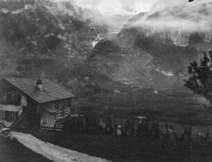 Alpine Landschaft : Berglandschaft mit Hütten und Bergwald in den südwestlichen Alpen