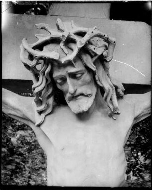 Baden-Baden Spitalkirche Alter Friedhof Jesus Kopf Kruzifix gefertigt aus rötlichem Sandstein (Monolith) von Niklaus Gerhaert von Leyden (1467)