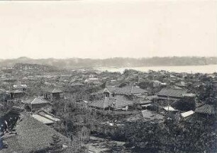 Kamakura : Weltreisen. Kamakura. Blick vom Hasedera-Tempel über die Stadt zur Sagami-Bucht
