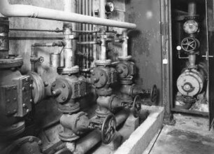 Bühnentechnik : Dresden-Altstadt, Theaterstraße 2. Schauspielhaus (Großes Haus). Bühnentechnik (Bereich Wanne)