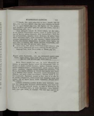 V. Ægyptii codicis fragmentum, cuius una tantummodo superest membrana, eaque mutila, longa unicas fere 11 2/3, et lata uncias fere 8 2/3. Vide Specimen pag. XXX. num. 5