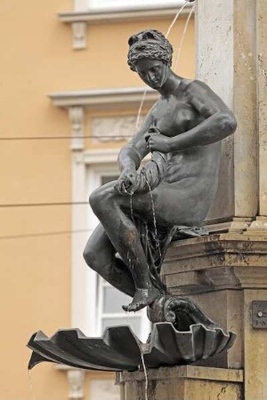 Herkulesbrunnen — Brunnenfigur