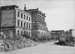 Dresden. Humboldt-Straße mit alter Annen-Schule (Realgymnaisum) nach der Zerstörung