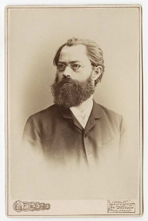 Porträt Oskar Lehmann : Foto-/Bildersammlung Stenografische Sammlung. Porträt Oskar Lehmann. Photographie (1891/1892; Erstes Wiener Atelier). Dresden: SLUB P a 1190