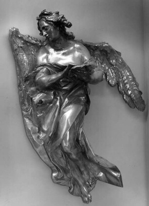 Schwebender Engel : Schwebender Engel (um 1725). Ludwigshafen am Rhein-Oggersheim, Pfarr- und Wallfahrtskirche Mariä Himmelfahrt, Loreto-Kapelle