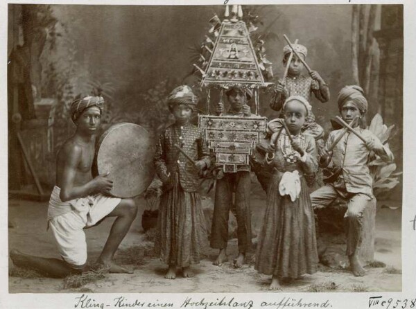 Christian Kling - Children performing a wedding dance