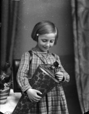 Kind mit Schultüte