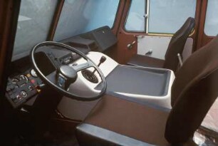 Innengestaltung Fahrerhaus LO 3000 : Modell der Innengestaltung des Fahrerhauses des Lastkraftwagens LO 3000 eingebaut in eine Rohbaukabine im Maßstab 1 : 1 für VEB Robur-Werke Zittau
