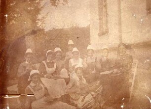 Erster Weltkrieg - Lazarett III Gewerbeschule Karlsruhe. Unbekannte Schwestern