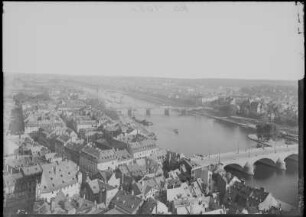 Frankfurt am Main, Stadtansicht : Frankfurt am Main. Blick vom Dom über den Main mit Alter Brücke und Obermainbrücke gegen Sachsenhausen