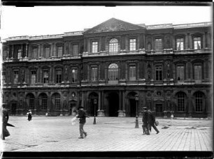 Paris, Blick vom Cour Carrée des Palais du Louvre auf den Pavillon Saint-Germain l'Auxerrois