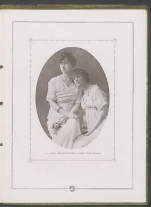 [Fotografía de] Stas. Pepita Minelli González y Elena Pérez Iglesias