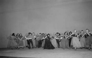 Szenenbilder eines Ballettabends mit den Ballettstücken "Goya-Suite", "Der Dreispitz" von Manuel de Falla und "Spanische Tänze" an der Komischen Oper Berlin : Szenenbild