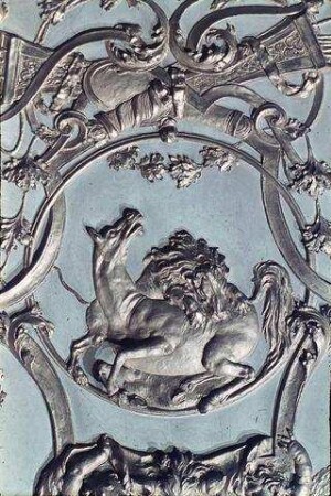 Stuckfelder mit ornamentalem und figuralem Dekor