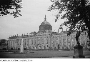 Das Neue Palais (Gartenseite) im Park von Sanssouci