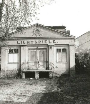 Dresden-Blasewitz. Lichtspiele, Schillerplatz 8. Giebelseite