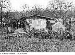 Kleingarten mit Laube