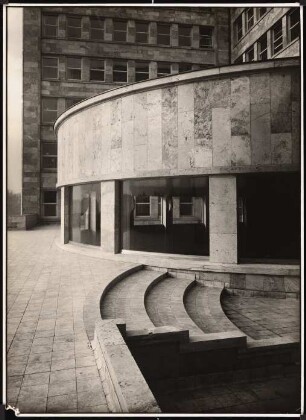 I.G.-Farben, Frankfurt/Main Verwaltungsgebäude: Mittelhalle von außen