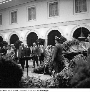 Otto Buchwitz Trauerfeierlichkeiten im Rathaus