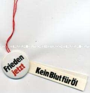 Button: Frieden jetzt, kein Blut für Öl