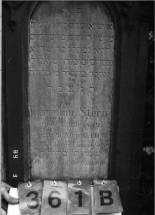 Grabstein 361 (Index: 100093551) Maße HxBxT: 235x91x30 cm Symbolik: Verzierungen Besonderheit: Doppelgrab für Eheleute: Grabstein 361B