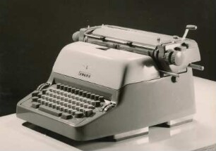 Adler Elektrische Büroschreibmaschine "electric L" von Gustav Scheinpflug