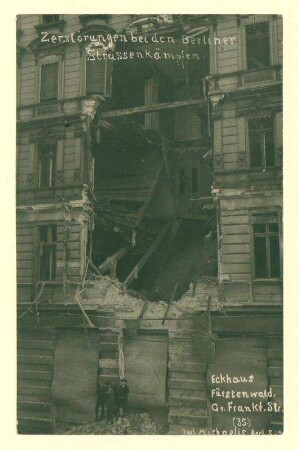 "Zerstörungen bei den Berliner Strassenkämpfen. Eckhaus Fürstenwald, Gr. Frankf. Str."