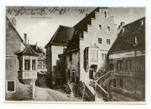 "Deutschordenshaus" - kleiner Deutschhof mit Freitreppe, Staffelgiebelhaus und Komturwappen-Erker