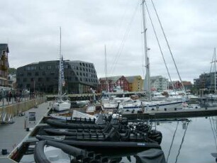 Tromsö: Hafen mit Wohn- und Geschäftsbebauung