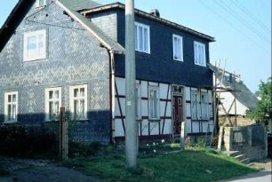 einstöckiges Haus mit Mansarde