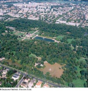 Dresden-Altstadt. Großer Garten (1684, J. F. Karcher) mit Carolasee, Palais und Palaisteich. Blick über Tiergartenstraße und Stübelallee nach Johannstadt