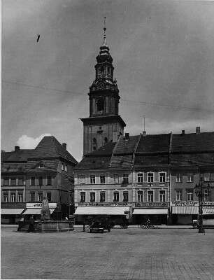 Crossen/Oder (ehemals Brandenburg. Seit 1945 Krosno Odrzańskie). Ansicht des Marktplatzes mit dem Turm der evangelischen Kirche St. Marien