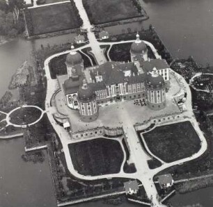 Schloss Moritzburg : Schloss Moritzburg, Luftbildschrägaufnahme von Südwesten