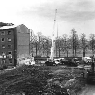 Dresden-Altstadt. Neubau Sächsischer Landtag. Baufreifläche zwischen Altbau Devrientstraße und Neuer Terrasse