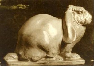 Französisches Kaninchen, sitzend : Französisches Kaninchen, sitzend. Wahrscheinlich Gipsmodell, getönt, für Bronzeguss; Höhe ca. 23 cm (um 1910; C. Brose)