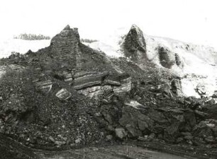 Oberlausitz, Neißeniederung. Niederbusch südöstlich Hirschfelde. 2. Erdrutsch zum Tagebau mit zerstörtem und weggeschobenem Braunkohlenflöz. Blick von Südosten. 30.8.1940